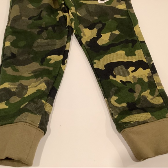 New Nike Camouflage Sweatpants with draw string. Size XS 4-5 yrs - Picture 4 of 5